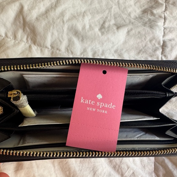 NWT Kate Spade x Disney comic strip wallet - Picture 4 of 7